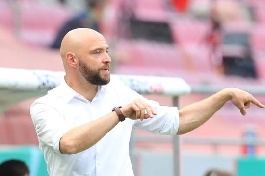 Wolfsburgs Trainer Stephan Lerch will sich mit dem Double verabschieden.