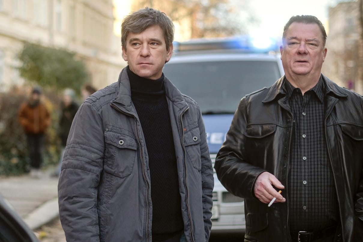 "Polizeiruf 110: An der Saale hellem Strande": Am Sonntag ging es für Kommissar Michael Lehmann (Peter Schneider) und Kommissar Henry Koitzsch (Peter Kurth) erstmals zusammen an den Tatort.