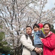 Eine chinesische Familie in Wuhan: Künftig sind Paaren drei Kinder erlaubt.
