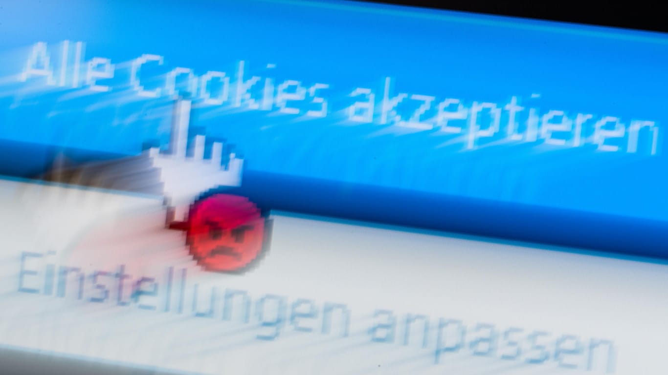 Ein veränderter Mauszeiger mit einem wütend guckenden Emoji klickt auf einen Button mit der Aufschrift "Alle Cookies akzeptieren": Die europäische Datenschutzorganisation Noyb startet eine Beschwerdewelle gegen Cookie-Banner auf größeren Websites.