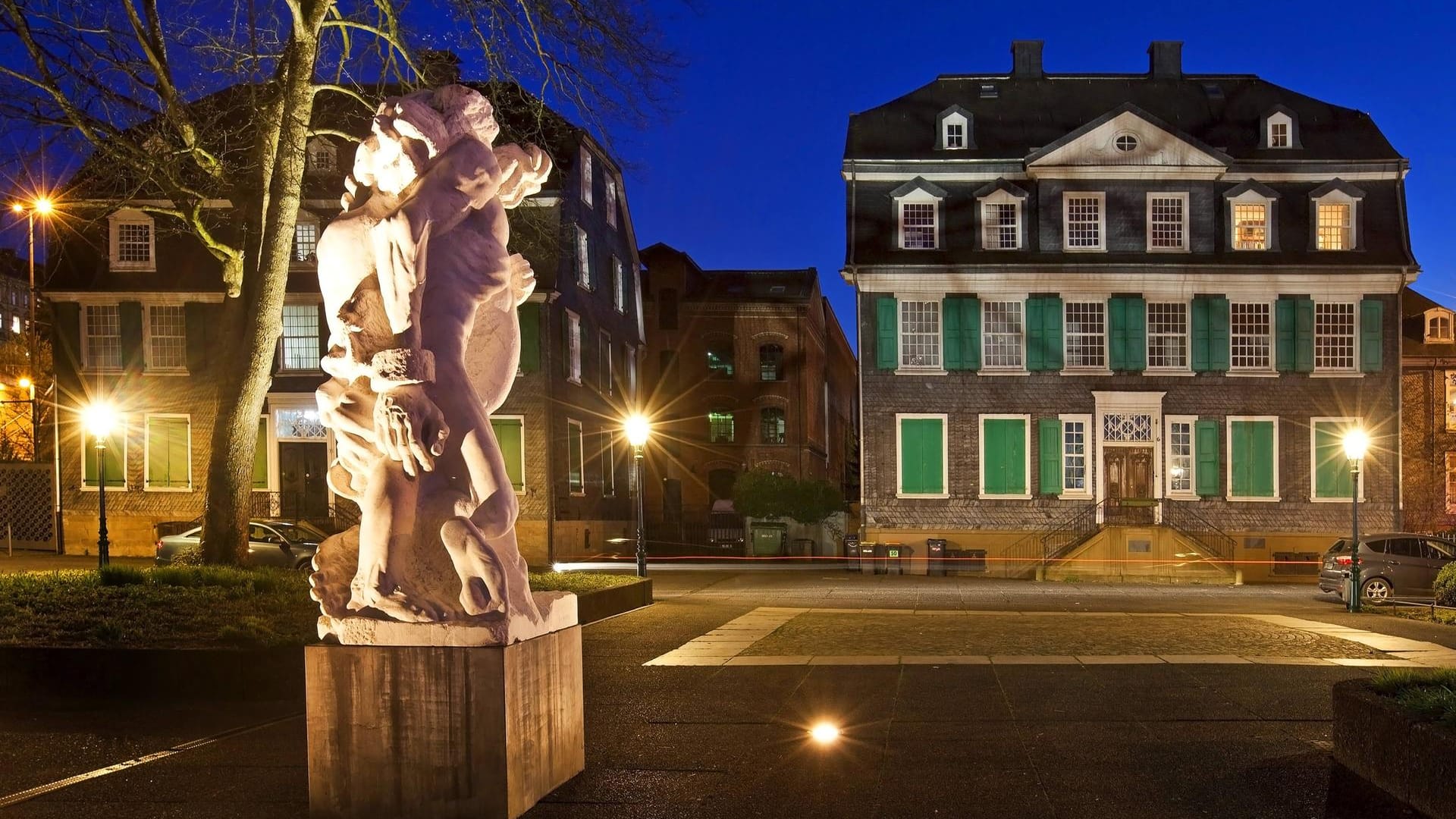 historisches Zentrum mit dem Kunstwerk Die starke Linke in Barmen zur Blauen Stunde Deutschland No historisches Zentrum mit dem Kunstwerk Die starke Linke in Barmen zur Blauen Stunde Deutschland No
