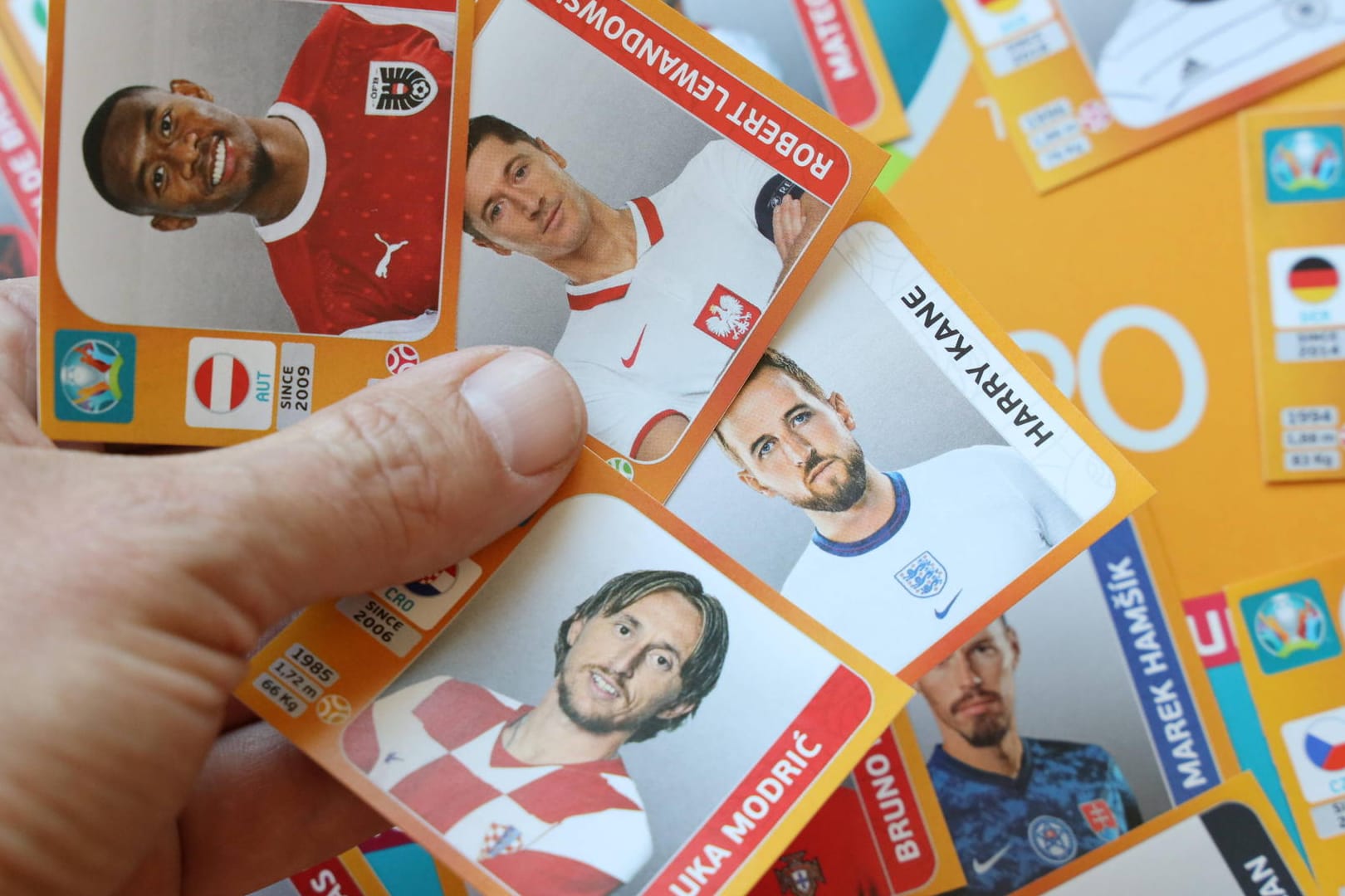 Fußball EURO 2020 - Panini Sammelbilder Alaba, Kroos, Kane, Modric, De Bruyne, Immobile Stars der EURO *** Football EURO