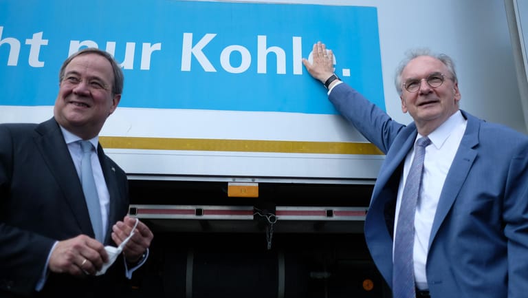 Armin Laschet und Reiner Haseloff (CDU), Ministerpräsident des Landes Sachsen-Anhalt: "Wer darüber nachdenkt, mit der AfD zu kooperieren, trifft auf den gebündelten Widerstand der ganzen CDU", so Laschet.