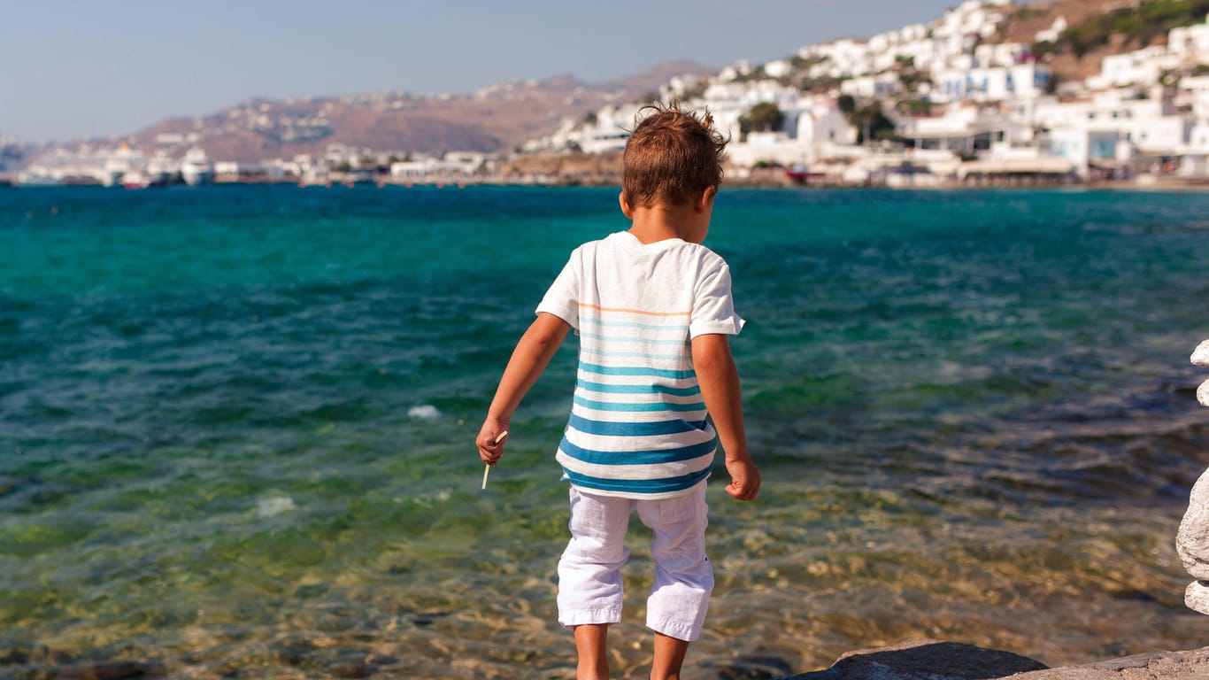 Kind in Mykonos in Griechenland: Wenn die Eltern geimpft sind, sollen Kinder von der Quarantänepflicht befreit werden.