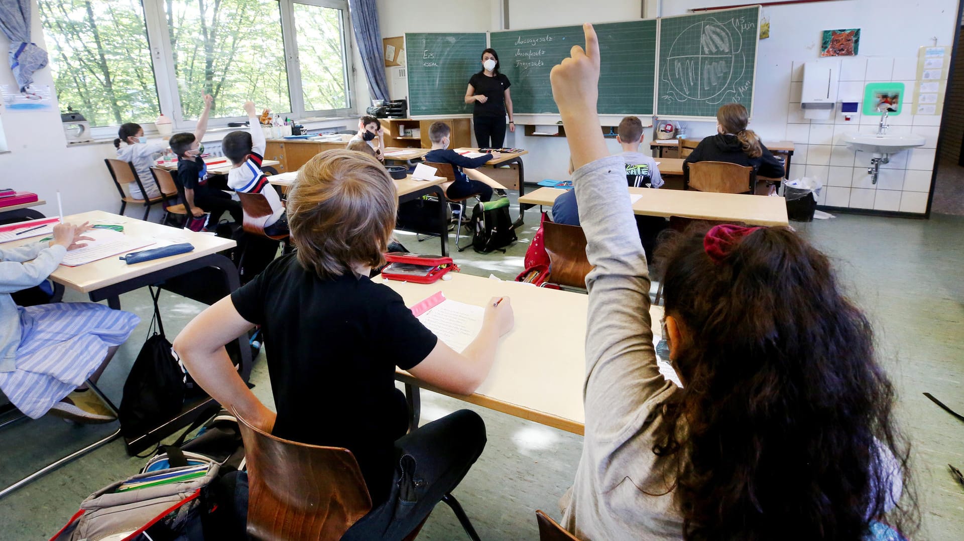 Präsenzunterricht in einer Grundschule in Essen: In den meisten Teilen Nordrhein-Westfalens werden Schüler wieder in ihren Klassenräumen unterrichtet.