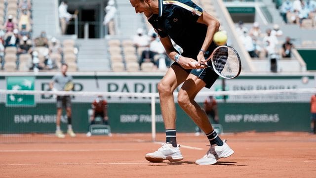 Daniil Medwedew erreichte in Paris die nächste Runde.
