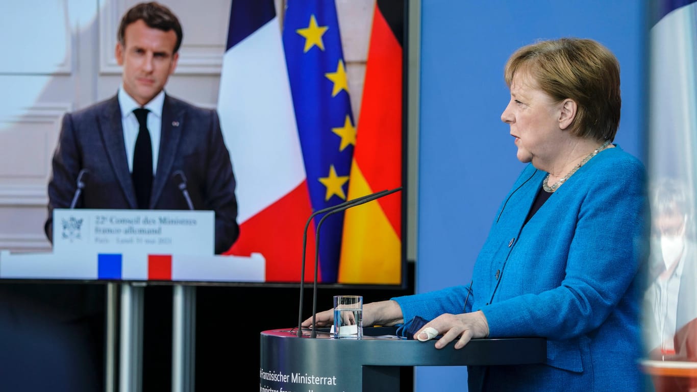 Kanzlerin Angela Merkel und Frankreichs Präsident Emmanuel Macron: "vollständige Offenheit und Klärung des Sachverhalts".