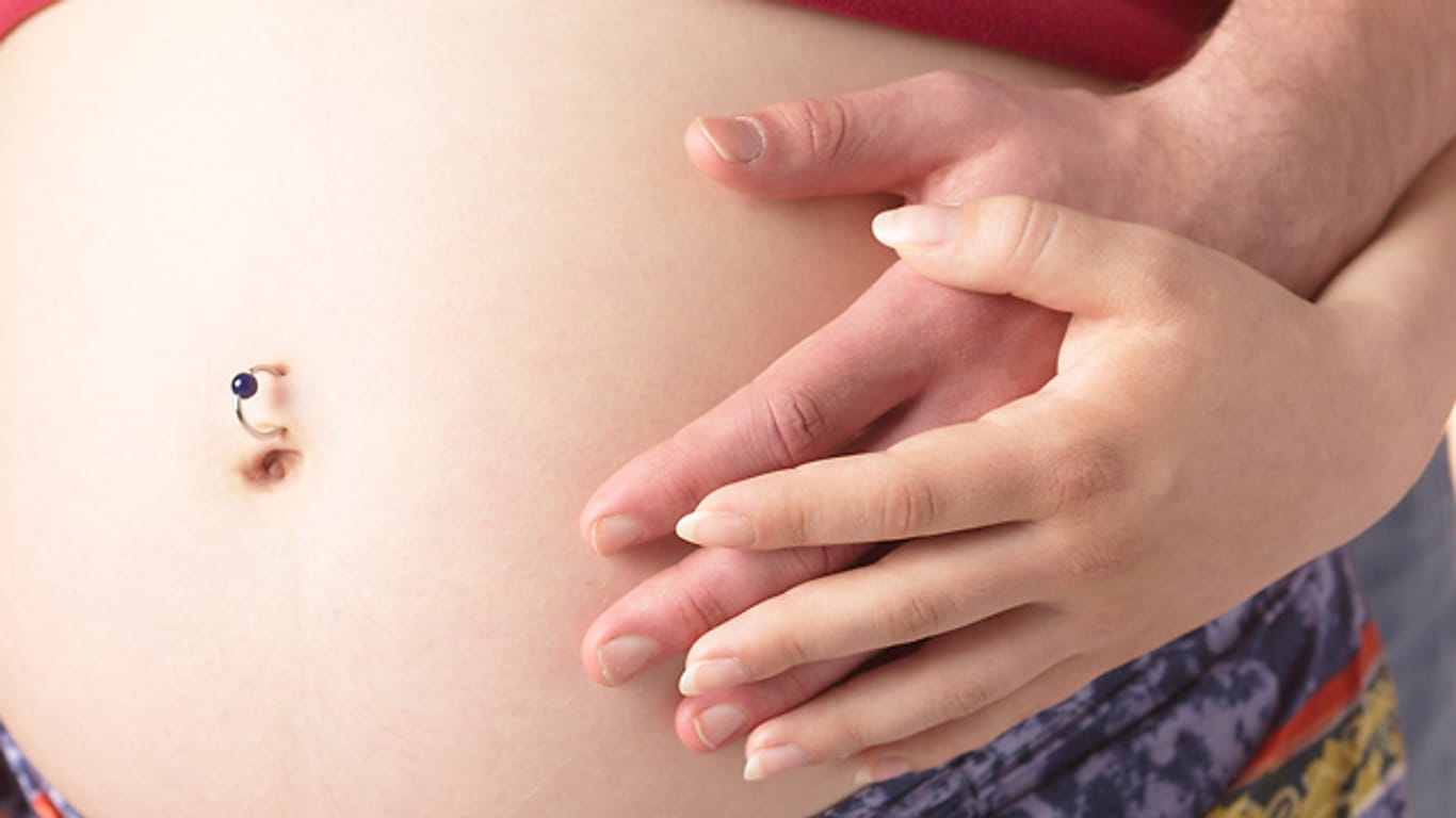 In der Schwangerschaft sollten Frauen ihr Piercing besser raus nehmen.