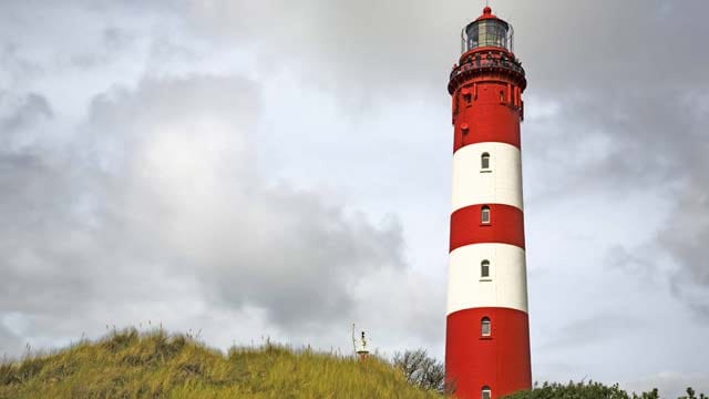 Der Leuchtturm auf Amrum ist nur eine von vielen Sehenswürdigkeiten. (Quelle: blickwinkel/imago images)