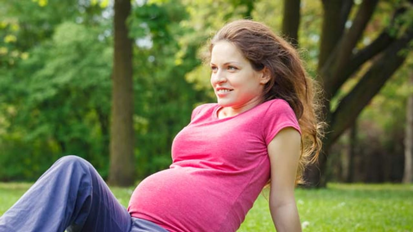 In der Schwangerschaft verändert sich der Körper - welche Pflege ist jetzt die richtige?