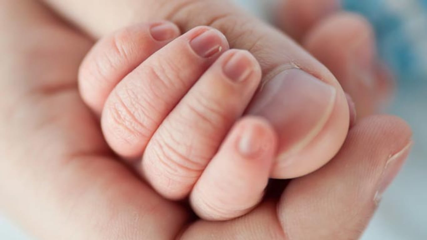 Risiko-Babys: Diese Gefahren birgt die künstliche Befruchtung für ungeborene und neugeborene Babys.