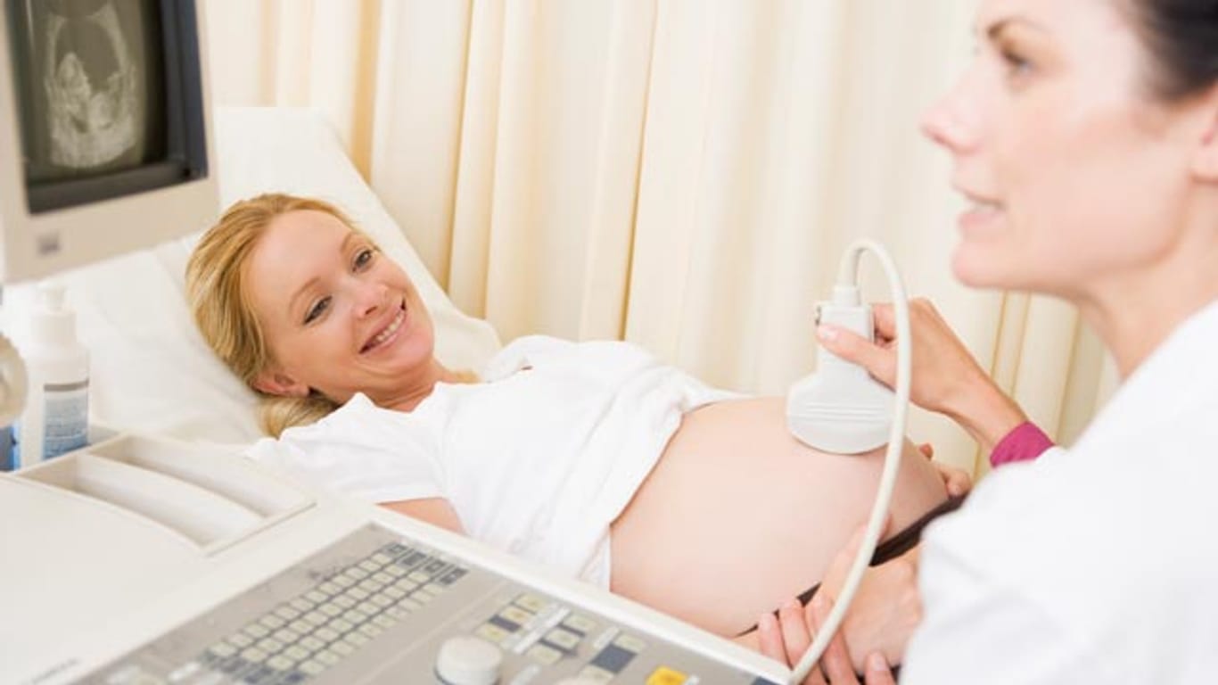 Vorsorgeuntersuchungen in der Schwangerschaft: Frauen sollten zusätzliche Tests gut abwägen.