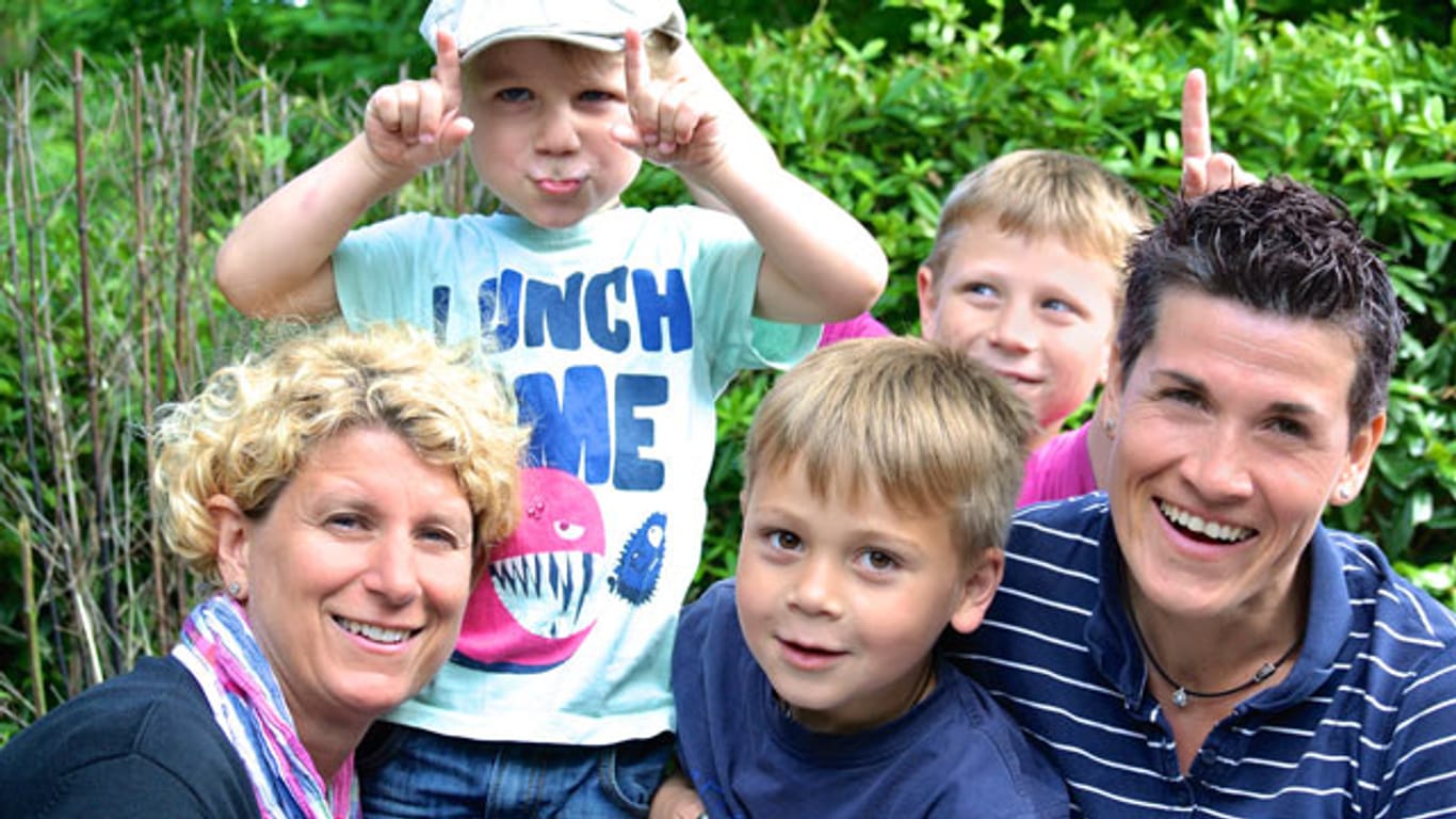WDR-Doku "Menschen hautnah" portraitiert eine Regenbogenfamilie: Petra, Anny und ihre drei Jungs.