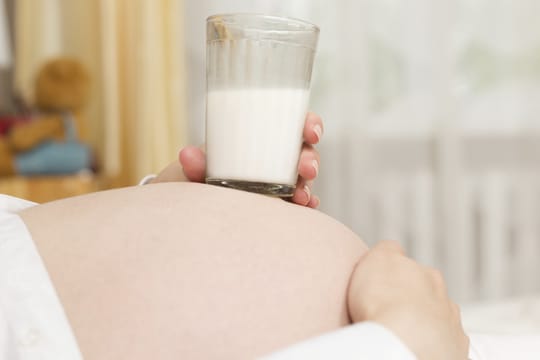 Eine ausgewogene Ernährung, die Milchprodukte einschließt, ist für die Entwicklung Ihres Babys sehr wichtig