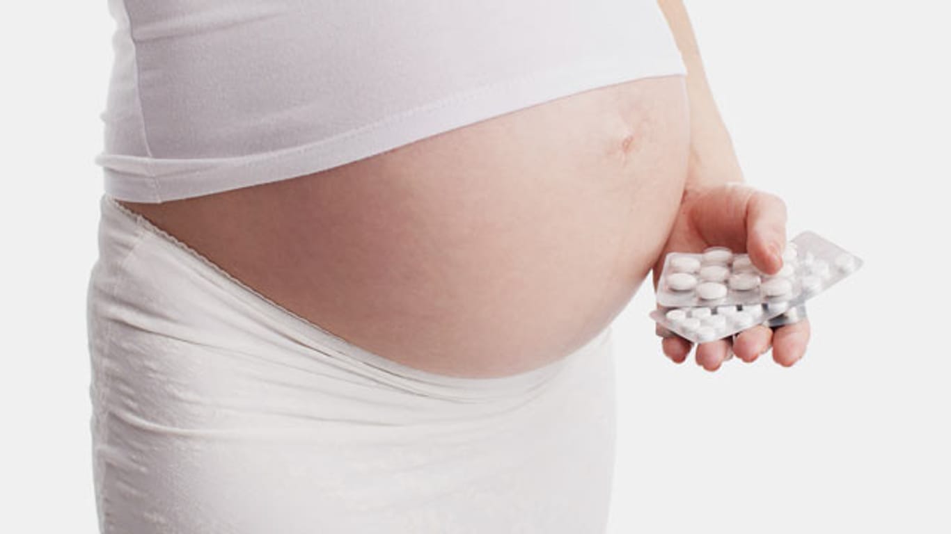 Medikamente sollten während der Schwangerschaft nur nach Rücksprache mit dem Arzt eingenommen werden.