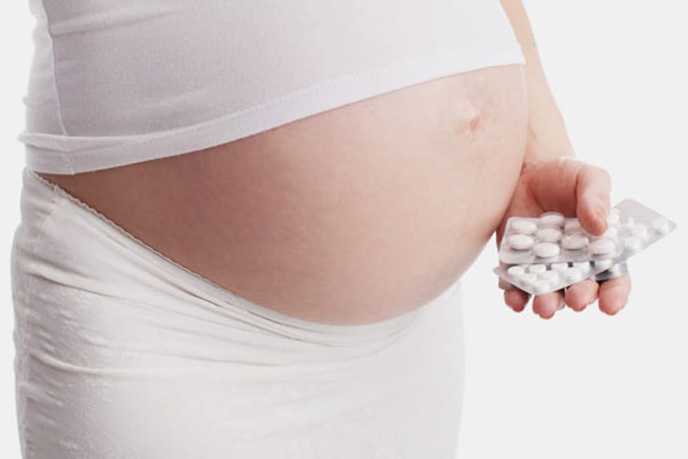 Medikamente sollten während der Schwangerschaft nur nach Rücksprache mit dem Arzt eingenommen werden.