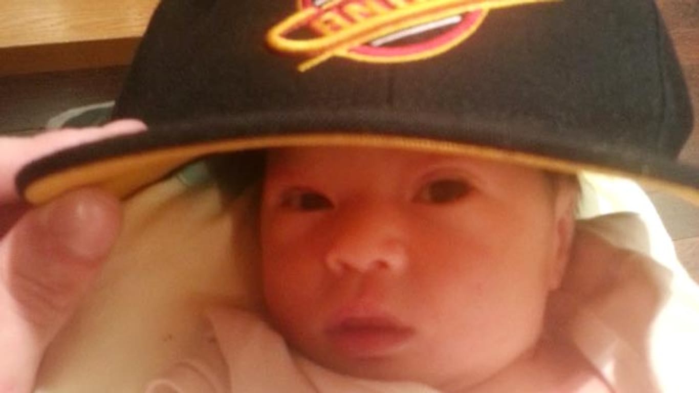 Baby Chloe wurde auf dem Flug von Calgary nach Tokio geboren.