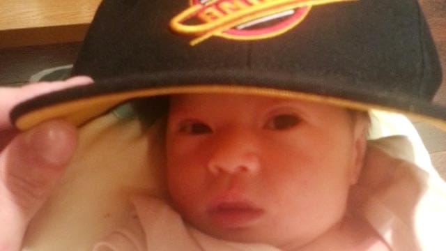 Baby Chloe wurde auf dem Flug von Calgary nach Tokio geboren.