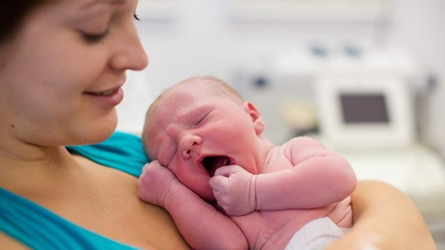 Geburt: Welches Datum gilt, wenn das Baby Punkt Mitternacht zur Welt kommt?