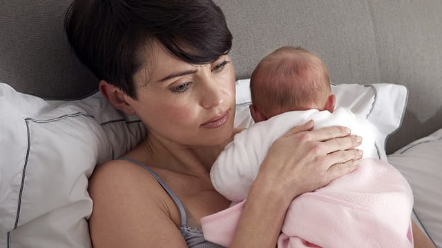 Eine Wochenbettdepression lässt sich gut behandeln - wenn sie erkannt wird.