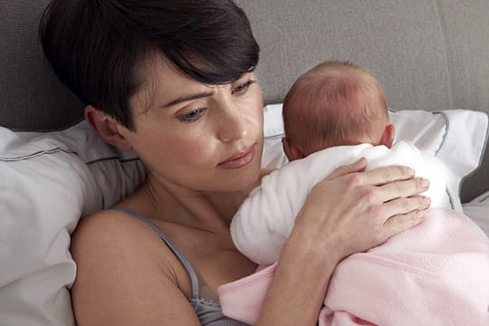 Eine Wochenbettdepression lässt sich gut behandeln - wenn sie erkannt wird.