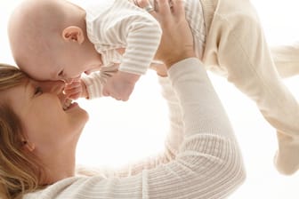 Unverhofftes Mutterglück: Auch Frauen ohne eigene Gebärmutter könnten künftig ihr Baby selbst austragen.