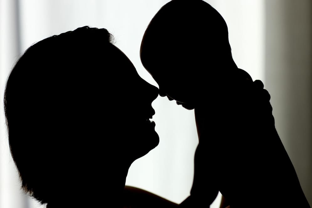 Krebs und Kinderwunsch: Inzwischen gibt es für junge Krebspatienten gute Chancen, trotzdem Kinder zu bekommen.