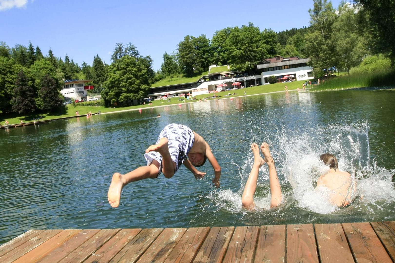 Badesee: Aufgeheizt ins kalte Wasser zu springen, ist keine gute Idee.