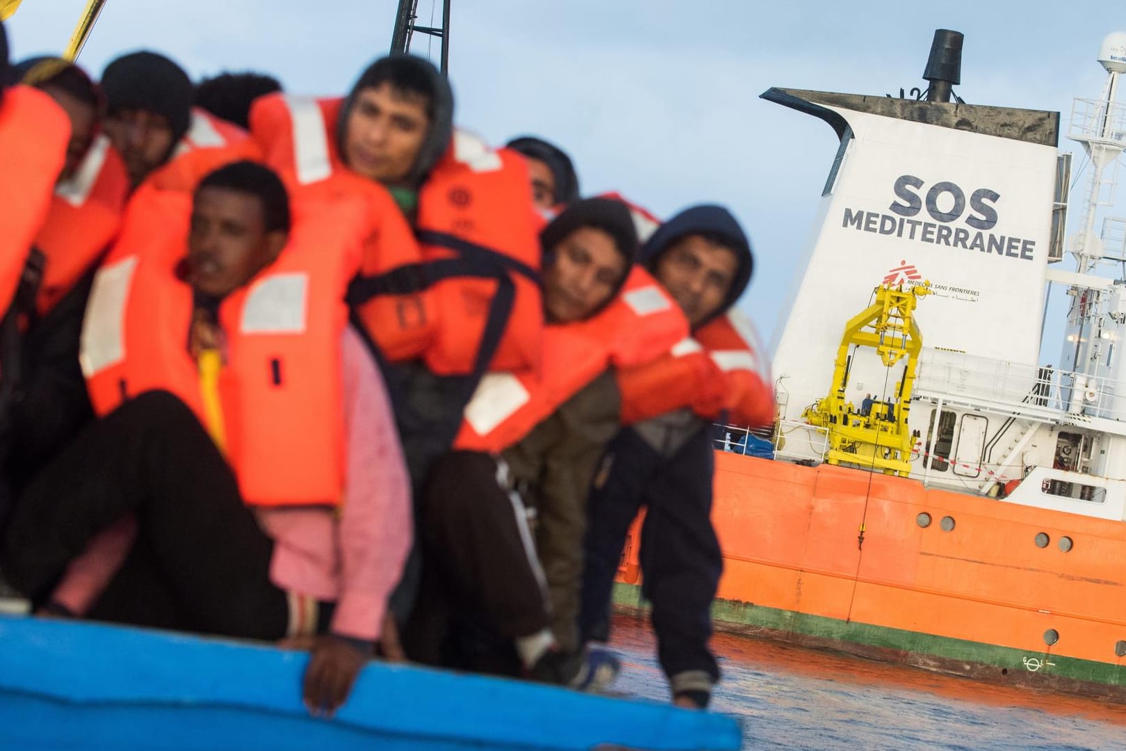 Rettung von Flüchtlingen in Seenot vor der libyschen Küste.