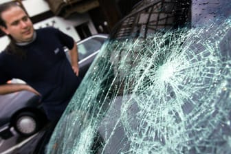 Hagelschäden am Auto: Fotodokumentation und schnelle Schadensmeldung sind empfehlenswert.
