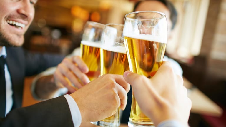 Ein kühles Bier nach Feierabend: Bier ist das alkoholische Lieblingsgetränk der Deutschen.
