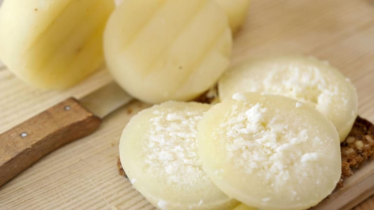 Harzer Roller: Der Käse kann mit Listerien befallen sein. Deshalb sollten Schwangere ihn meiden.