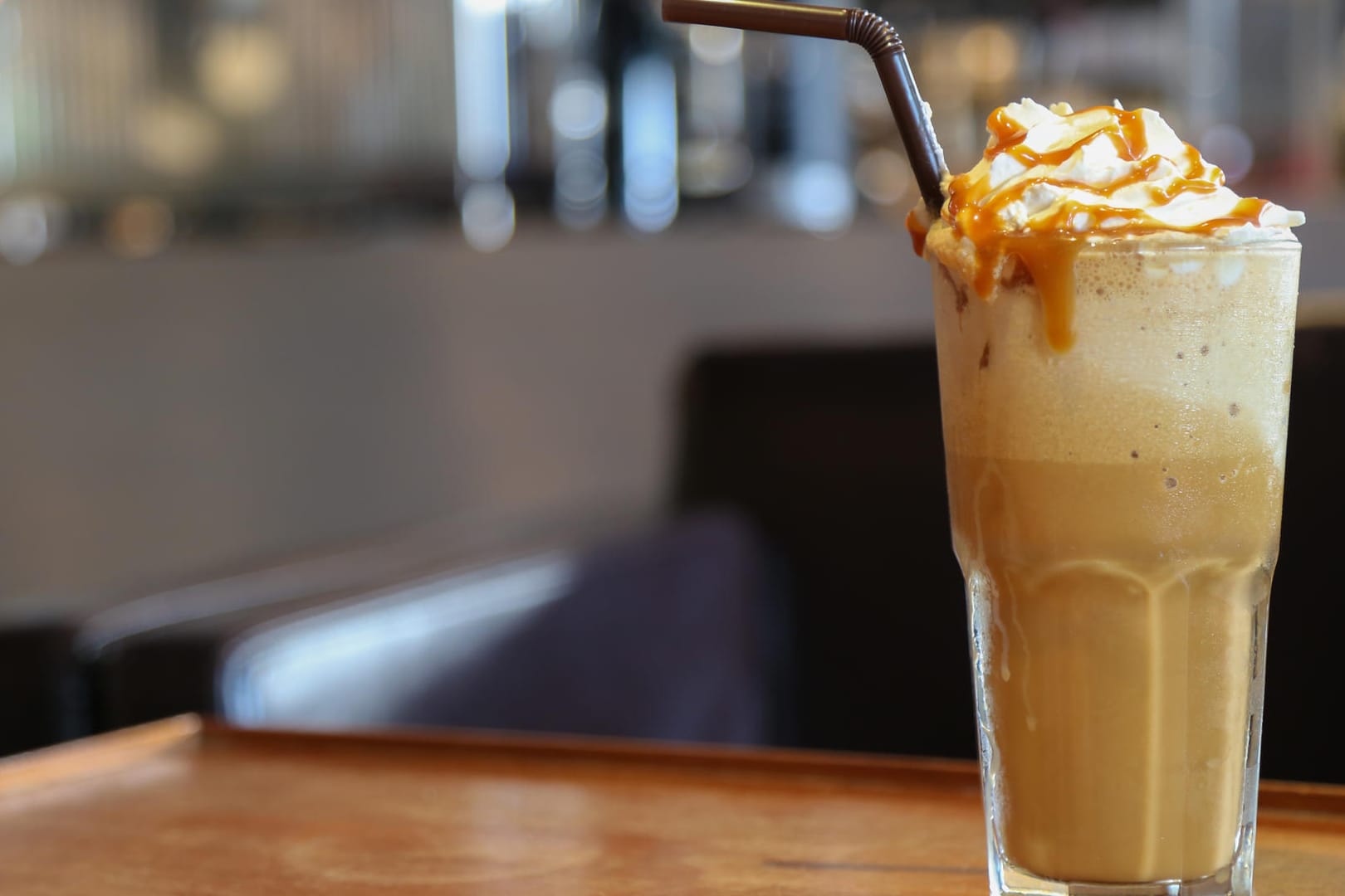 Eiskaffee: Ein klassischer Eiskaffee wird im Glas statt in der Tasse serviert.