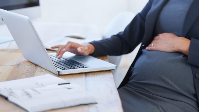 Kündigungsschutz: Der Mutterschutz verhindert eine Kündigung während der Schwangerschaft.