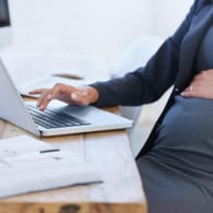 Kündigungsschutz: Der Mutterschutz verhindert eine Kündigung während der Schwangerschaft.