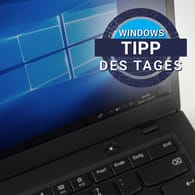 Das Windows-10-Logo erscheint auf einem Laptop: Mit einem Trick lässt sich der Gott-Modus aktivieren.