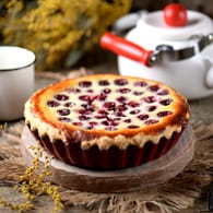 Kuchen: Kirschkuchen mit Pudding schmeckt süß, saftig und fruchtig.