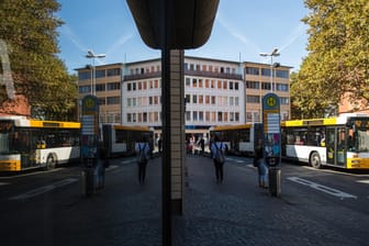 Ein Mainzer Stadtbus: Die Busse sind umgerüstet worden – jetzt können wieder Tickets verkauft werden.