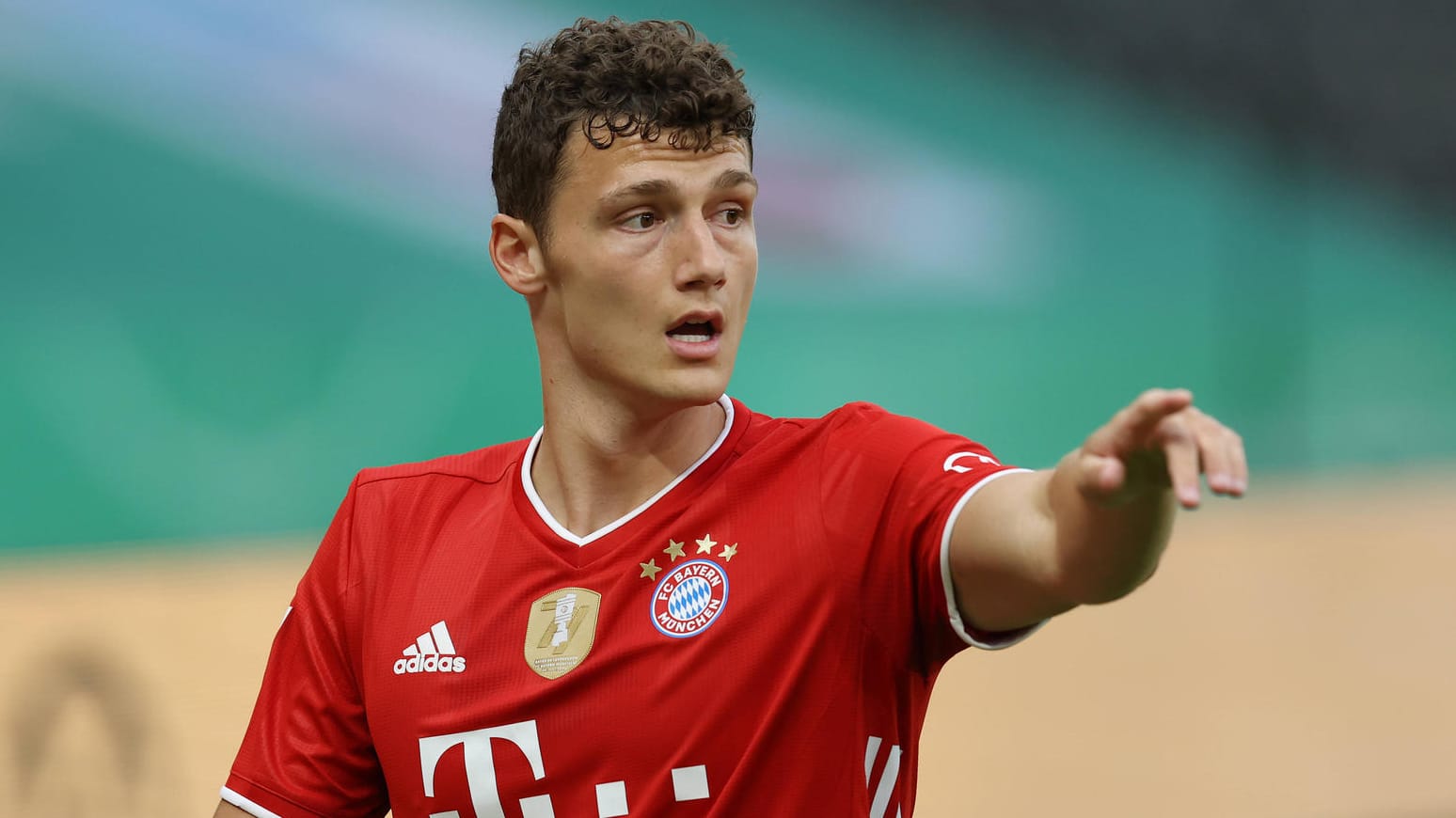 Benjamin Pavard im Pokal-Trikot des FC Bayern: Gegen den FC Düren geht es erst im Oktober für den Titelverteidiger ran.