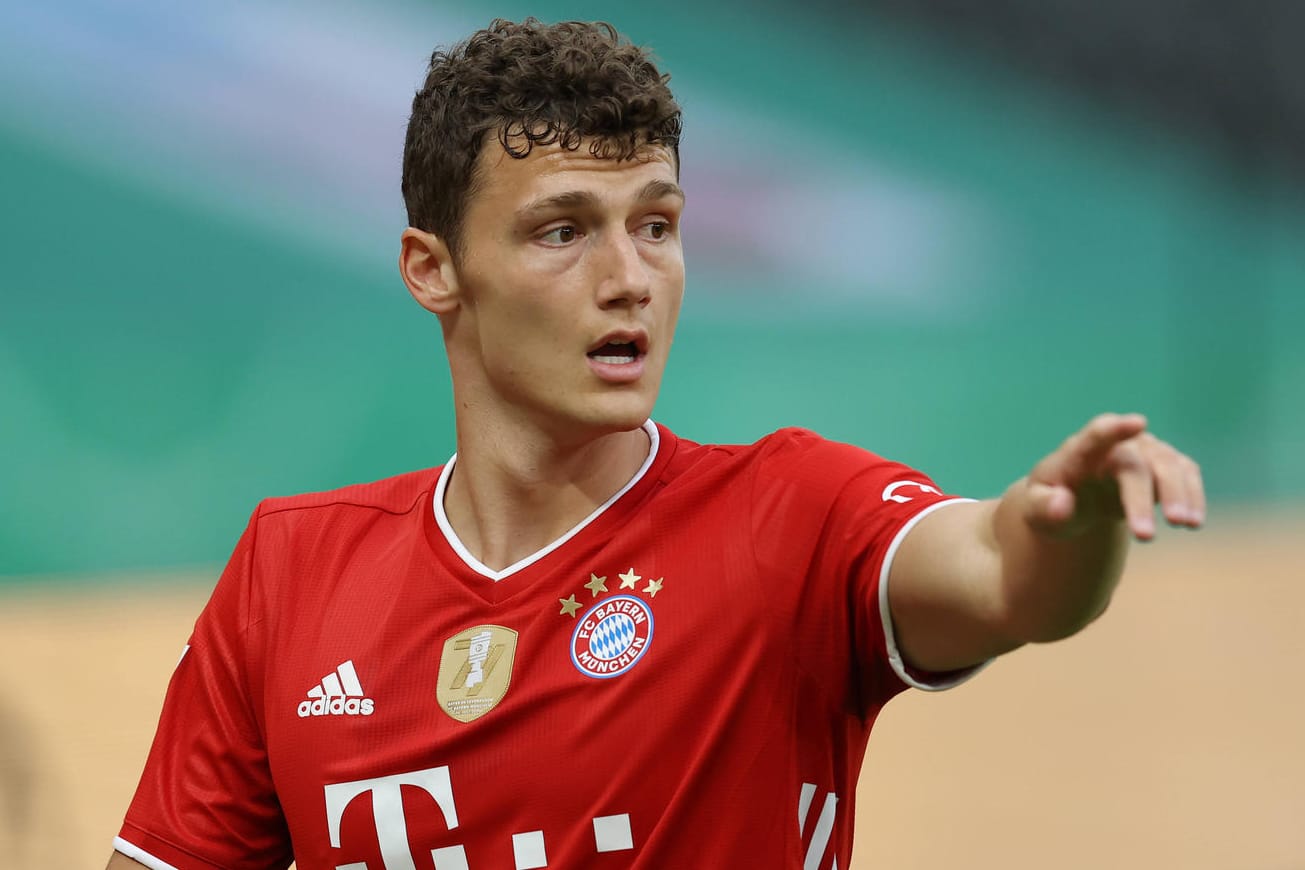 Benjamin Pavard im Pokal-Trikot des FC Bayern: Gegen den FC Düren geht es erst im Oktober für den Titelverteidiger ran.