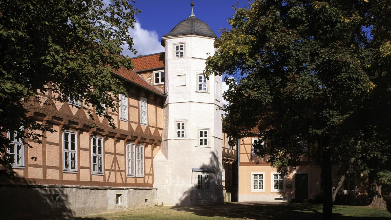 Das Schloss Fallersleben mit dem Fallersleben-Museum in Wolfsburg (Archivbild): Das Museum veranstaltet diesen Sommer eine Open-Air-Konzertreihe.