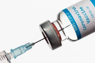 Impfstoff gegen Coronavirus: Wann wird es ihn frühestens geben? (Symbolbild)