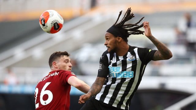 Valentino Lazaro (r) spielte zuletzt für Newcastle United. Valentino Lazaro (r) spielte zuletzt für Newcastle United.