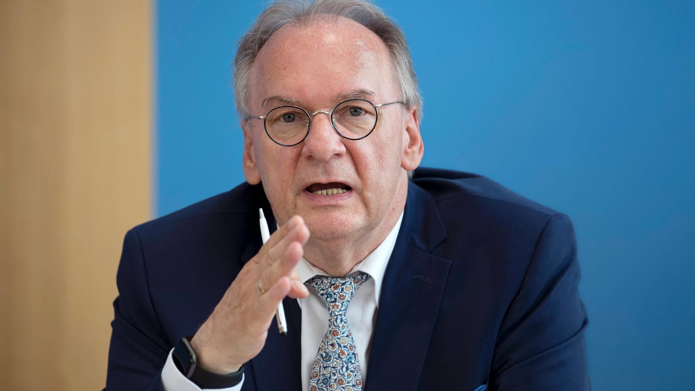 Reiner Haseloff: Der Ministerpräsident von Sachsen-Anhalt will Großveranstaltungen mit mehr als 1.000 Teilnehmern erlauben.