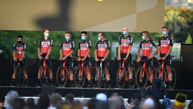 Vor dem Tour-Start hat das Team Lotto-Soudal mehrere Personen wegen "nicht negativer" Coronatests aus dem Betreuerstab genommen.