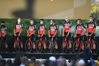 Vor dem Tour-Start hat das Team Lotto-Soudal mehrere Personen wegen "nicht negativer" Coronatests aus dem Betreuerstab genommen.