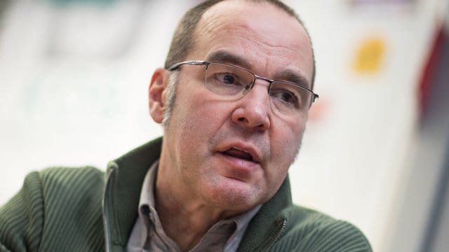 Der Fußball täte nach Ansicht von Michael Gabriel "gut daran, sich noch stärker um seine Fans zu bemühen". Der Fußball täte nach Ansicht von Michael Gabriel "gut daran, sich noch stärker um seine Fans zu bemühen".