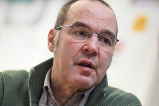 Der Fußball täte nach Ansicht von Michael Gabriel "gut daran, sich noch stärker um seine Fans zu bemühen".