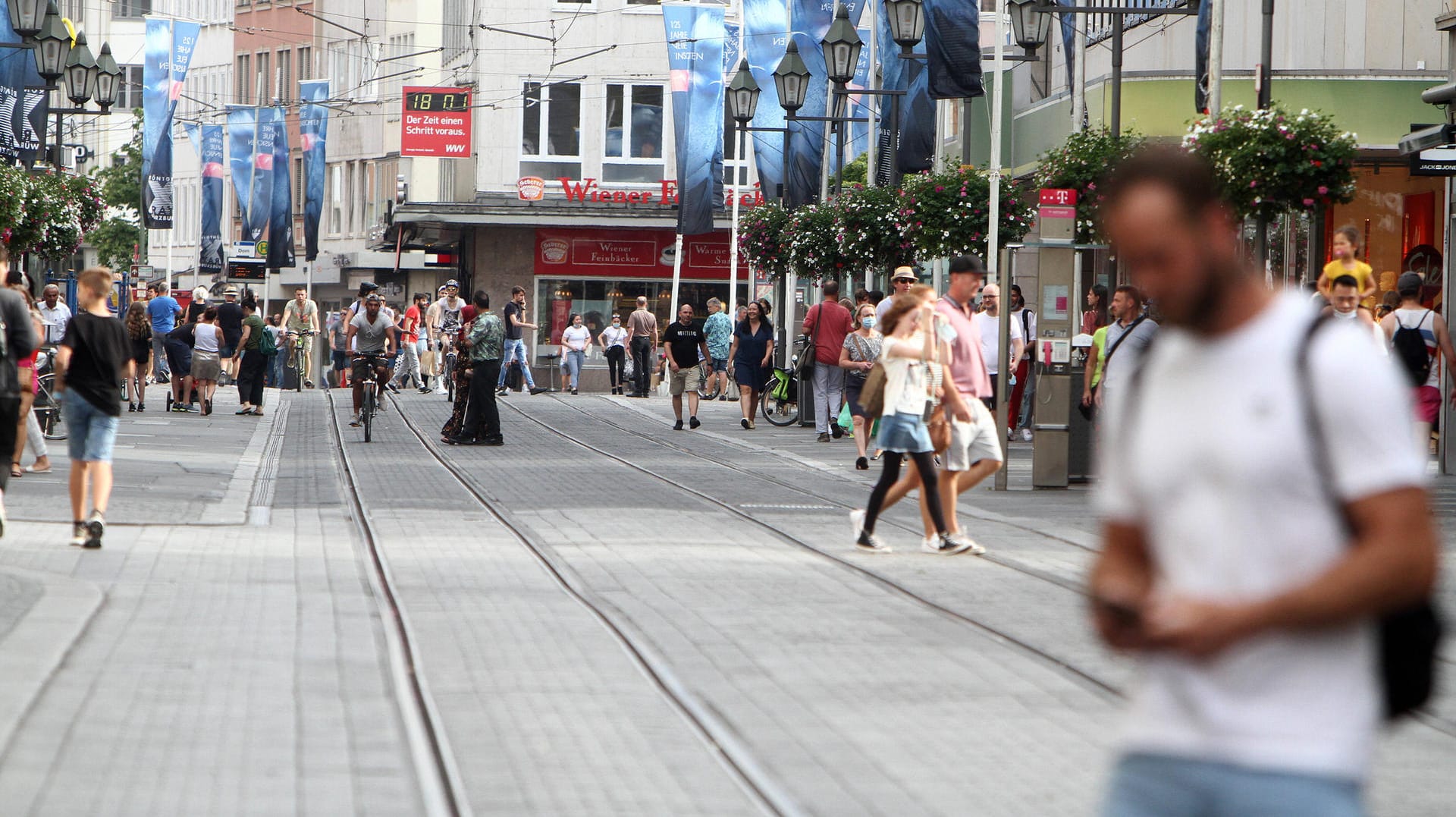 Die Würzburger Innenstadt: Die Konsumlaune der Deutschen geht etwas zurück.