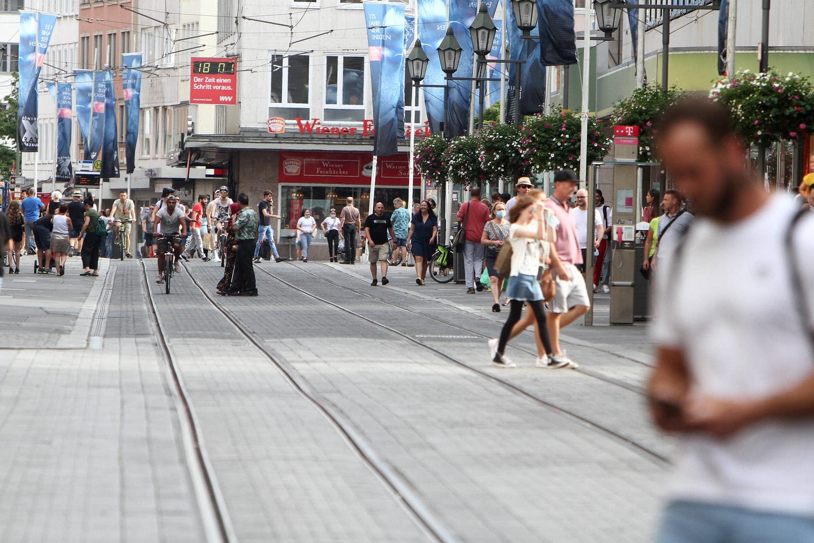 Die Würzburger Innenstadt: Die Konsumlaune der Deutschen geht etwas zurück.